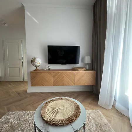 Travel - Targowa 4 *